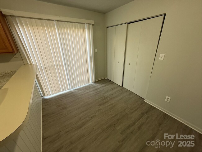 Photo - 628 7th Ave SW