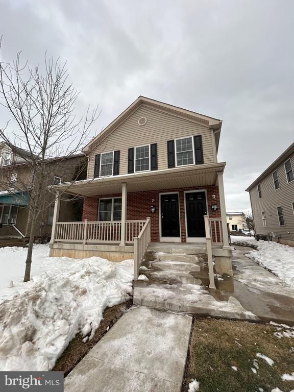 Building Photo - 414 W 7th St Unit B