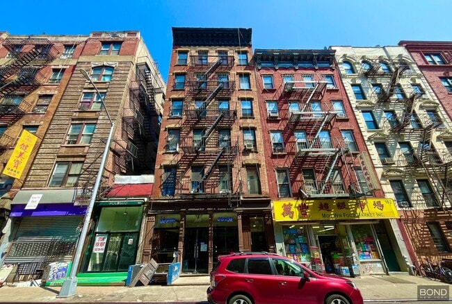 Building Photo - 164 Mott St Unit 3B Rental