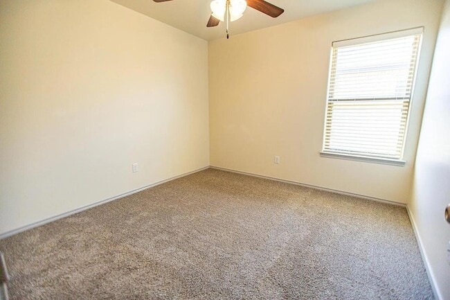 Building Photo - 1406 Kingston St Rental