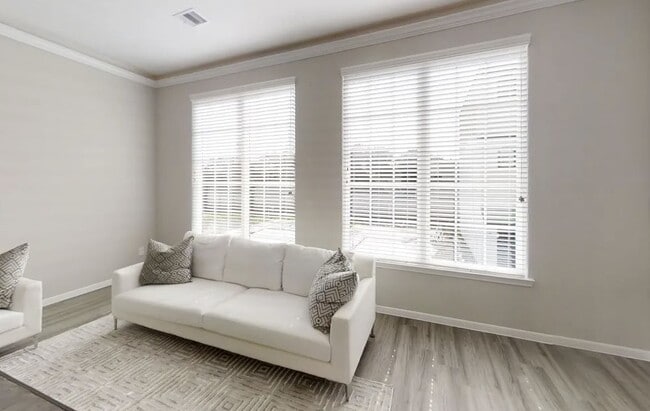 Photo - 5609 Mina Way