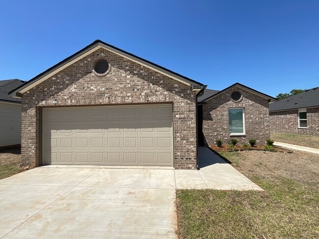 Building Photo - 2022 Meadow Ln