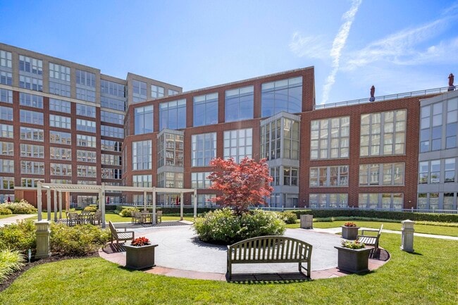Building Photo - 1125 Maxwell Ln Unit 1023