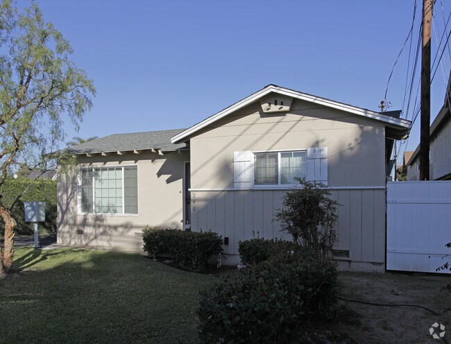 Photo - 240 Avocado St