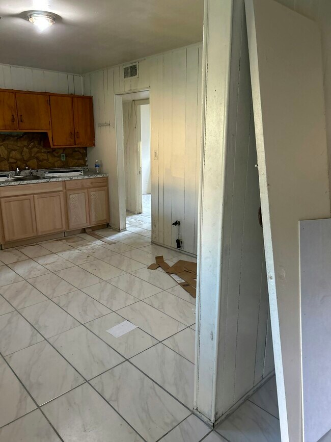 Photo - 1106 Rossiter Dr