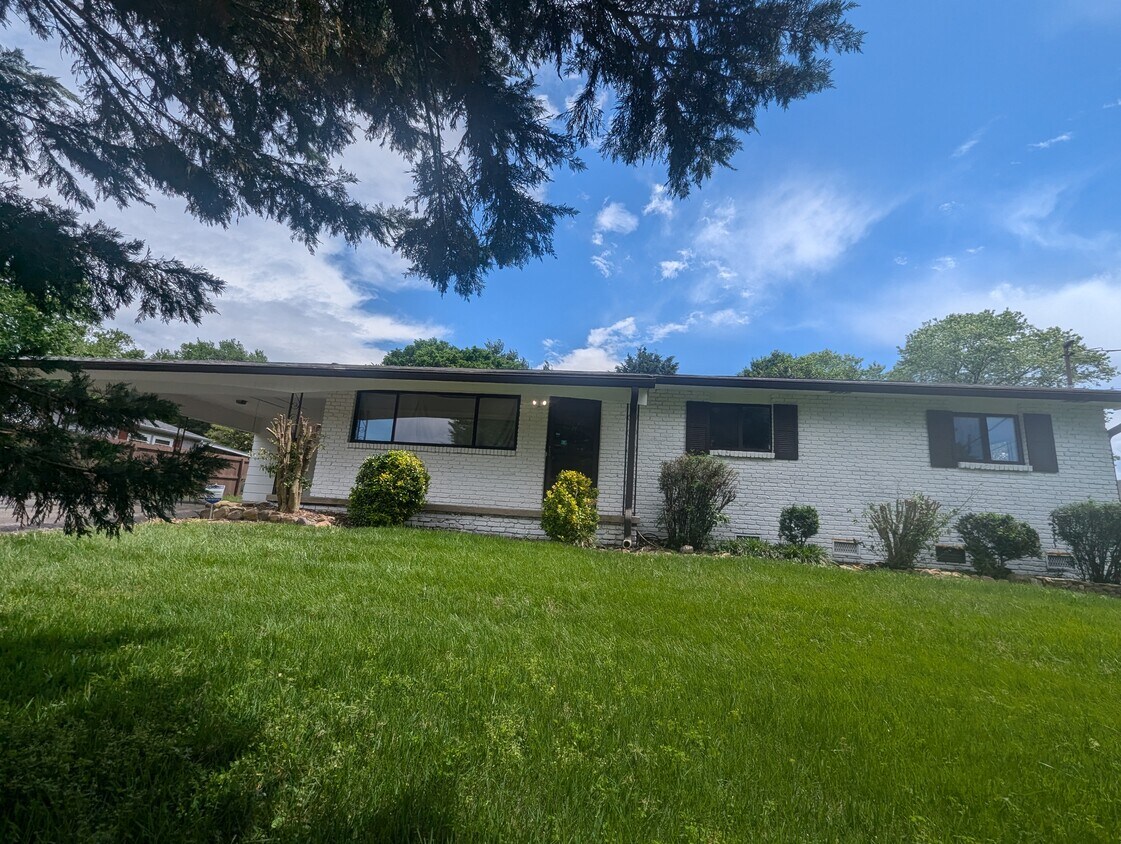 Photo - 11124 Farr Dr (Farragut, TN)