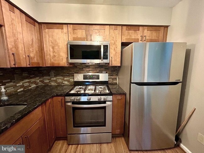 Photo - 904B Oliphant Ln