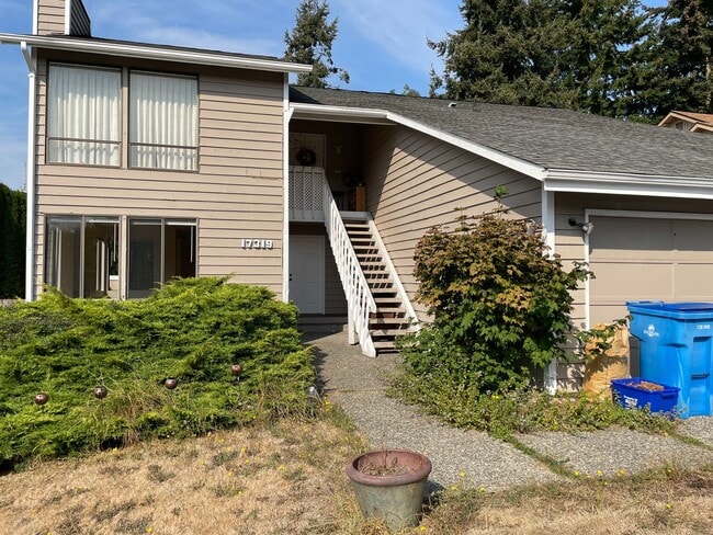 Building Photo - Stone Court Duplex Unit Apt A