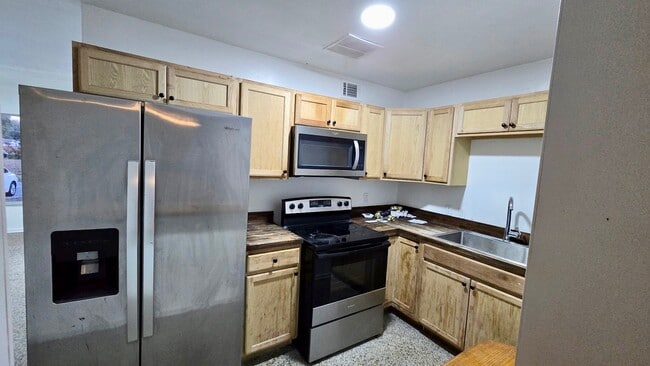 Photo - 512 Sandra Ave