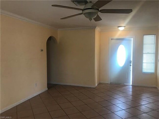 Entry - Living - 1418 SE 44th St