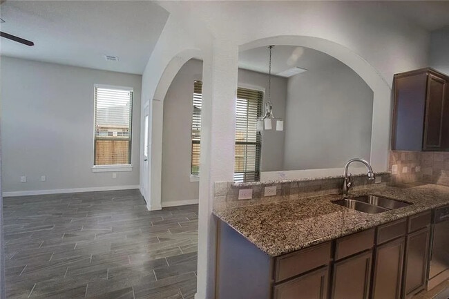 Photo - 107 Lakeview Ct