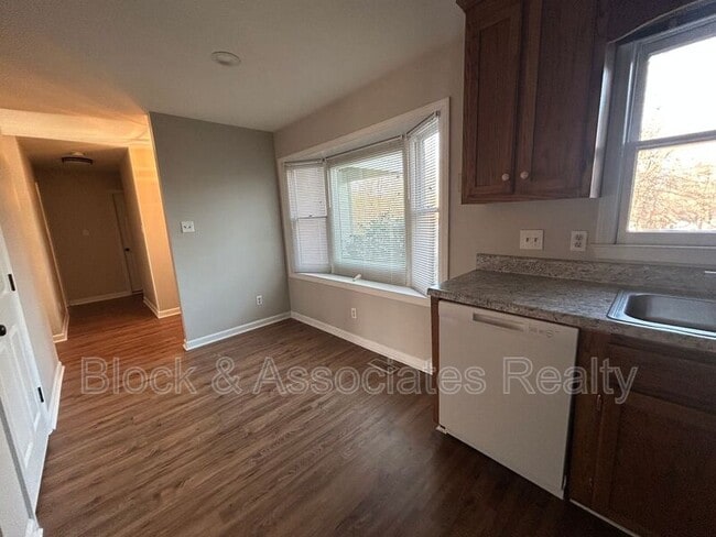 Photo - 928 Chatfield Dr Unit B