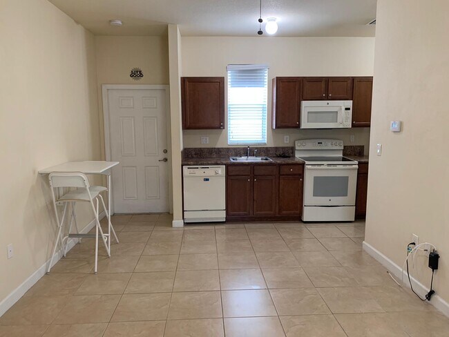 Photo - 17087 SW 93rd St Unidad Studio