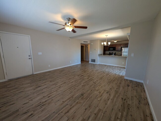 Photo - 623 W Guadalupe Rd