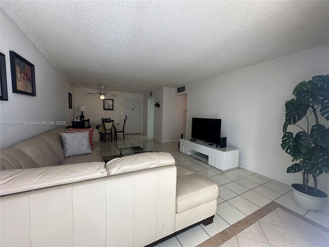 Photo - 5415 Collins Ave Unit 302A