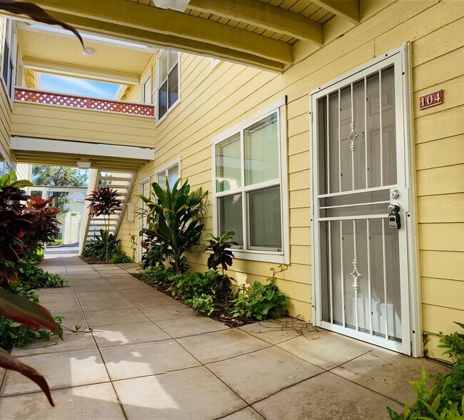 Building Photo - Fairway Terrace 2 bedroom, 2 bathroom bottom floor unit