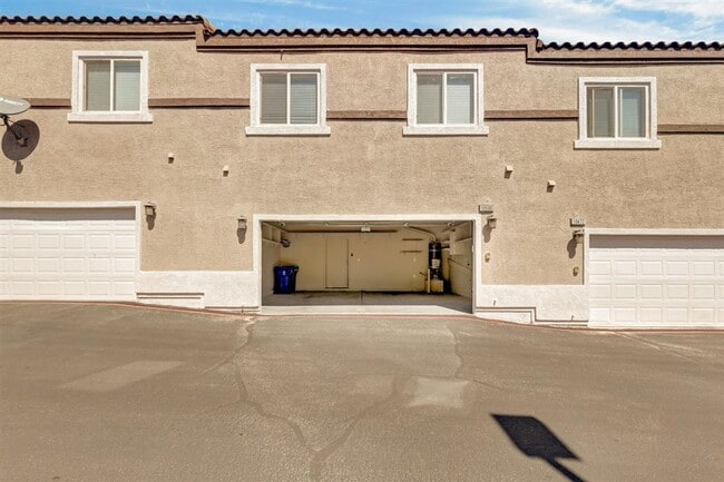 Photo - Great Townhome facing pool/Two Car Garage/Large Loft/Two Masters
