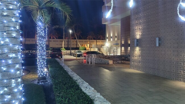 Photo - 2899 Collins Ave Unit 606