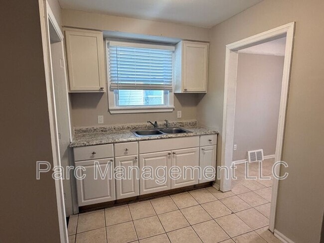 Photo - 14345 Stout St