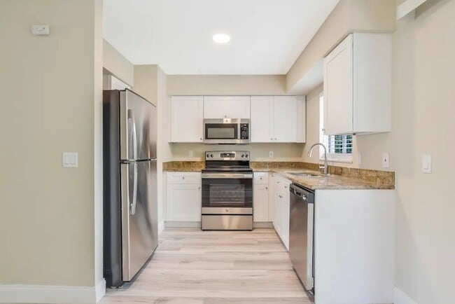 Photo - 4666 Donovan St