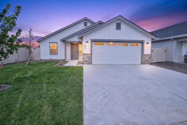Building Photo - Brand New 3BR/2BA Single-Level Home - Community Pool, Park & Easy I-84 Access