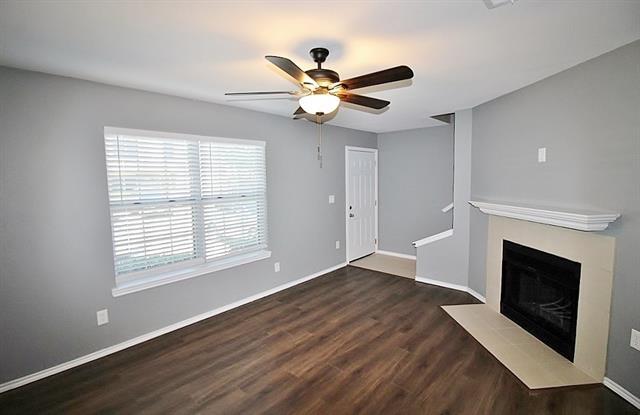 Photo - 921 Cedar Terrace