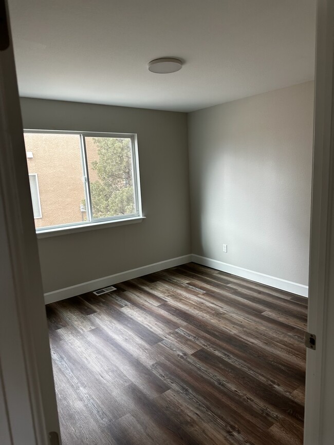 928 Village Cir Unit B
