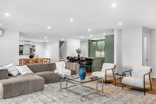 Building Photo - 935 Washington St Unit 8