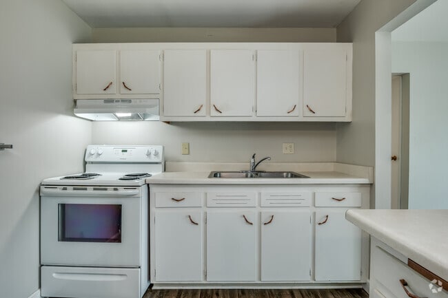 2BR, 1BA - 950SF - Premium Kitchen