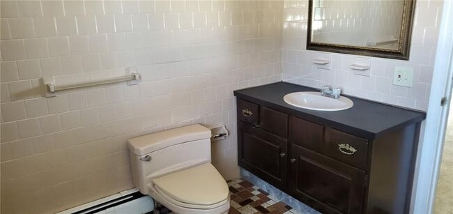 Photo - 1381 Mineral Spring Ave