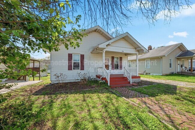 Photo - 704 W Johnson St