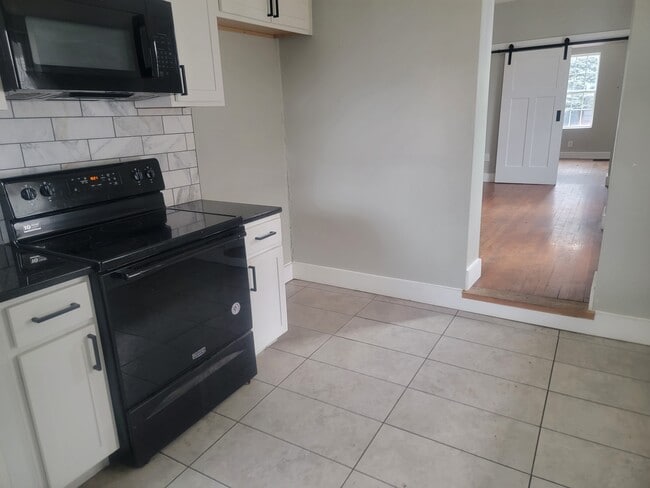 Photo - 751 Wager St