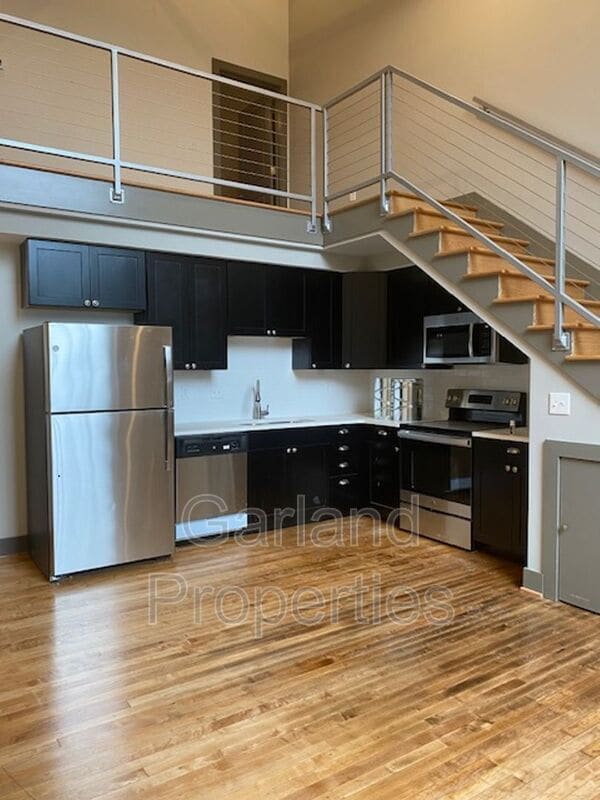 Building Photo - 821 Salem Ave SW Unit 2