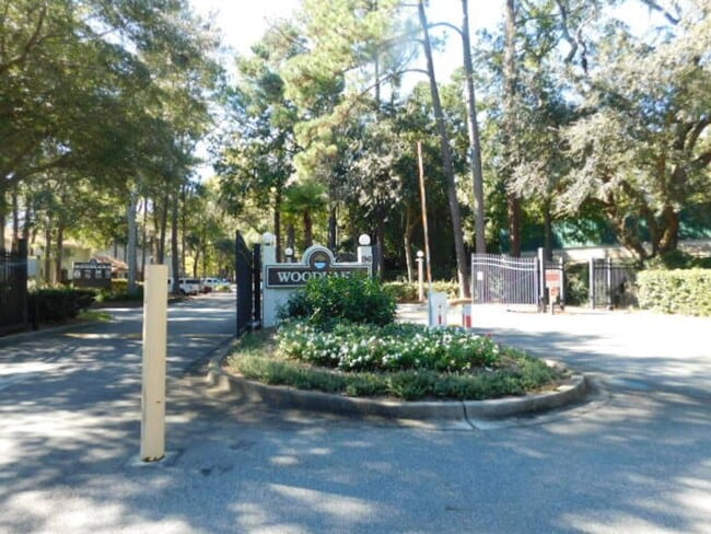 Building Photo - Remodeled Condo Located In Woodlake Villas Unit 87