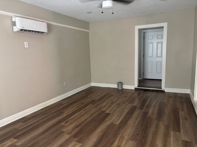 Photo - 151 Chatham Cir
