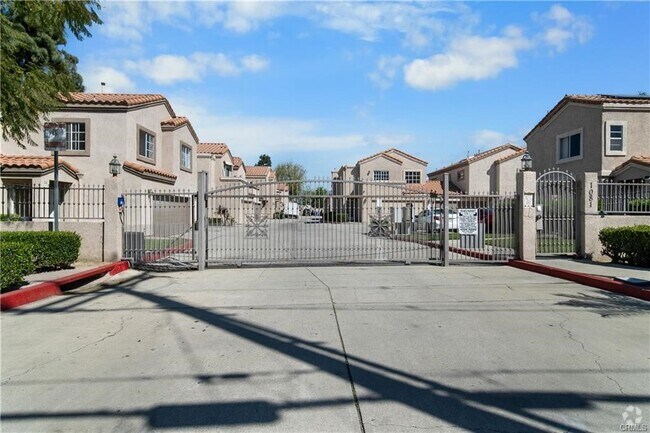 Building Photo - 1081 E Grand Ave Unit 3 Rental