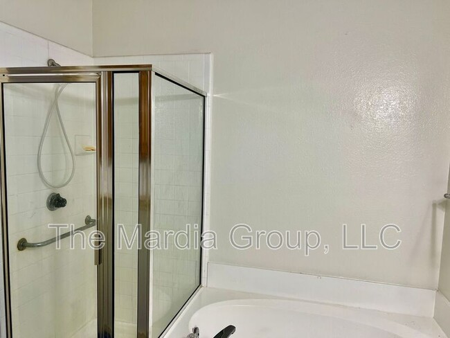 Photo - 1364 Creekview Dr