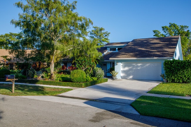 Photo - 900 Cosmos Ct