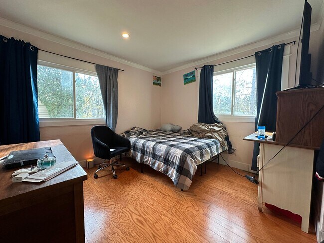 Photo - 117 Winston Dr Unit House