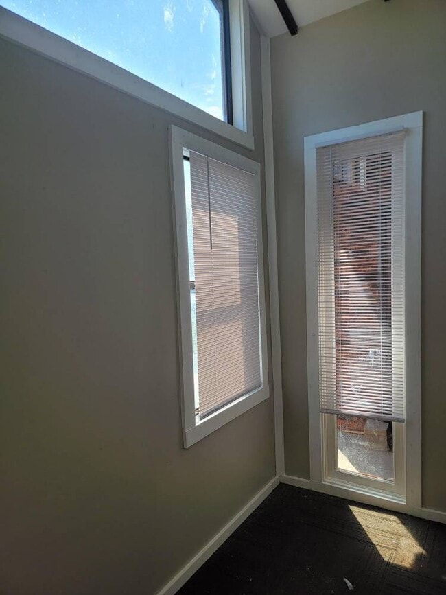Photo - 136 N Greenleaf Dr