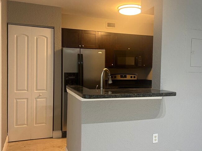 Building Photo - 2851 N Oakland Forest Dr