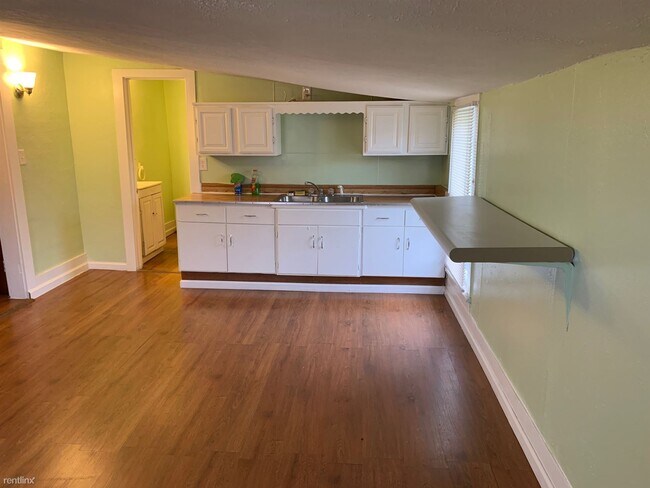 Photo - 2 br, 1 bath Duplex - 334 1/2 Orange St