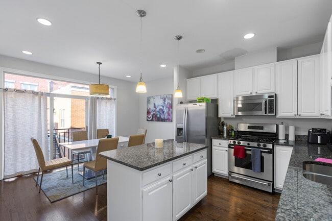 Building Photo - 720 W Evergreen Ave Unit TNWH