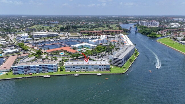 Photo - 52 Yacht Club Dr Unit 305