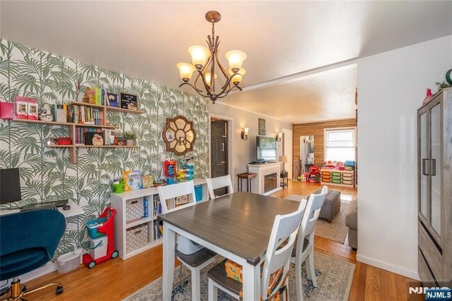 Photo - 16-15 Well Dr