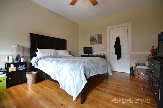 Photo - 34 Antwerp St Unit 2