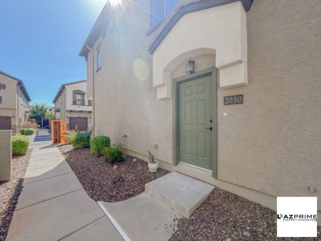 Building Photo - Elegant 2/2 Phoenix Townhouse in Pinnacle ...