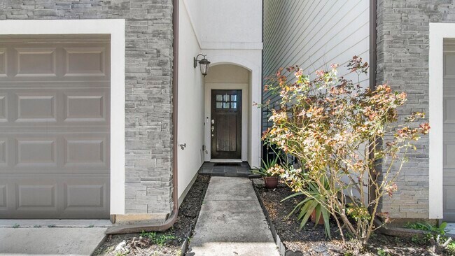 Photo - 833 Wakefield Dr Unit B