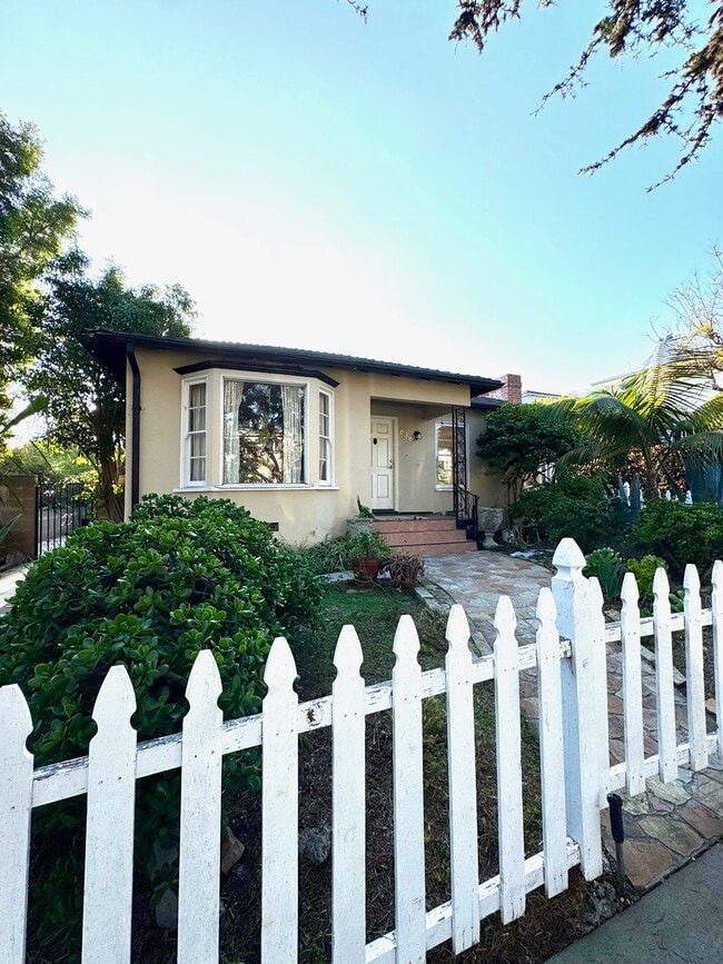 Photo - 838 14th St Unit Frnt