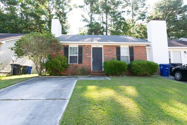 Building Photo - Adorable Duplex Rental